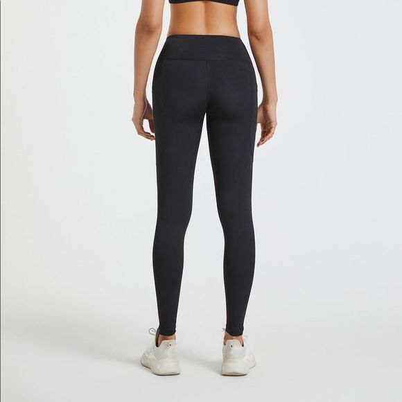 Black Crossover Legging With Pockets - Picture 4 of 6